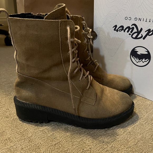 Boots - Picture 3 of 6